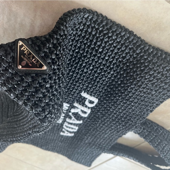 Beautiful, barely worn Prada Crochet Tote Bag - Picture 3 of 4